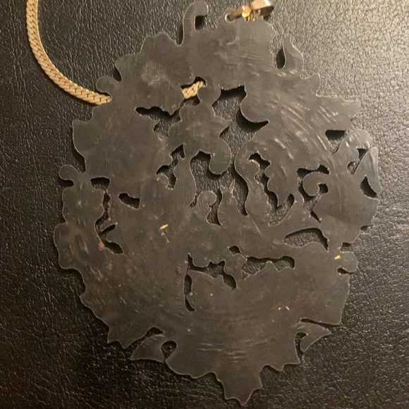 Antique Vintage 1940’s Madrid Damascene Very Large Medallion w/ 20 in chain - Picture 6 of 7